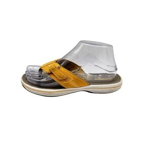 Clarks Sandals Womens Size 6 Yellow Leather Thong Adjustable Strap Comfort Soft